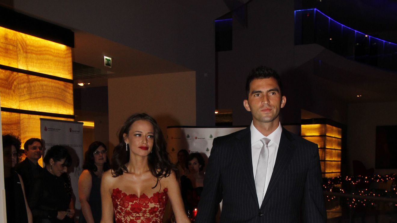 Nu-i pasa sau nu stie? Andreea Raicu nu l-a parasit si nici nu l-a pedepsit pe Tecau pentru flirtul din club!