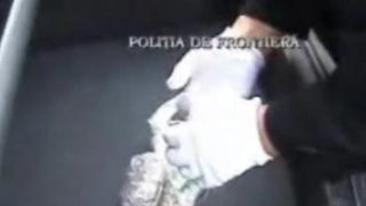 VIDEO Prinsi in timp ce vindeau hasis intr-o benzinarie! VEZI AICI flagrantul!