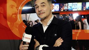 După ce l-a făcut cel mai antipatic coleg, Răzvan Simion îi dă replica lui Dani Oțil, într-un interviu SAVUROS: ”Ai scos-o pe nevastă-ta la film pe banii lui Codin!”