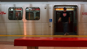 Un pachet suspect a fost gasit la statia de metrou Pentagon din Arlington