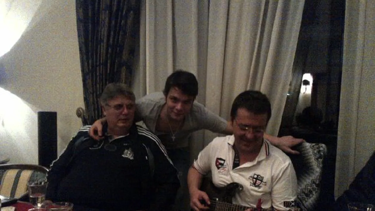 Gino Iorgulescu s-a distrat de Craciun “ca boierii aia mari”! L-a pus pe Florin Chilian sa ii cante si sa ii dea lectii de muzica