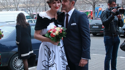 Roxana Ciuhulescu s-a măritat astăzi cu Silviu Bulugioiu! Imagini în premieră de la cununia civilă