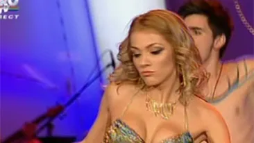 VIDEO De-aia a luat-o Cabral! Uite ce opturi face Andreea Ibacka din fund si ce decolteu sexy are cand danseaza din buric!
