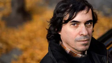 Si scriitorii merg la mall! Mircea Cartarescu s-a uitat, s-a plimbat, dar nu a cumparat nimic