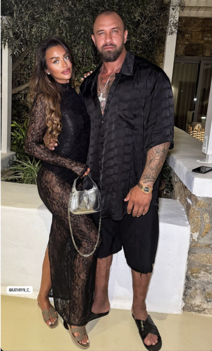 Ema Uta e „pa”, chiar dacă şi-a tatuat-o pe corp! Alex Bodi şi-a oficializat relaţia cu Caterina