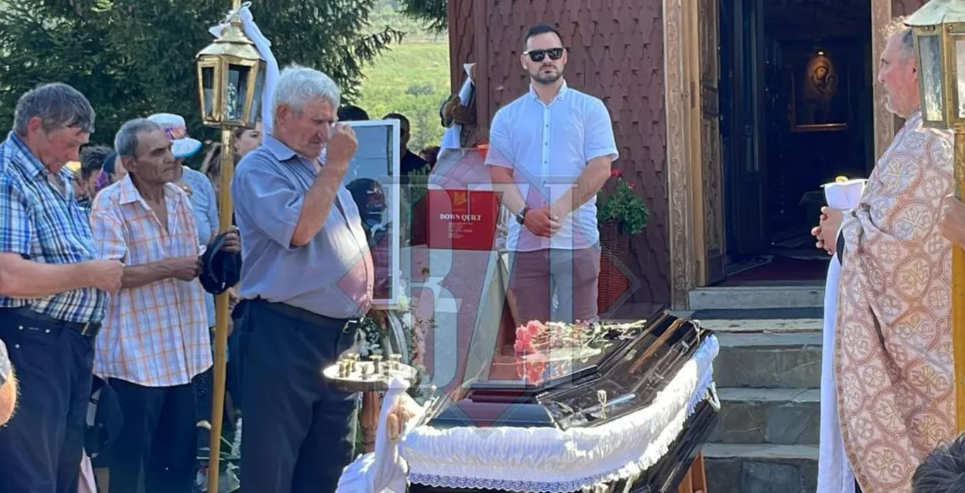 Imaginile durerii! Maria Diana, tânăra care a sfârșit tragic pe Jepii Mici, condusă pe ultimul drum