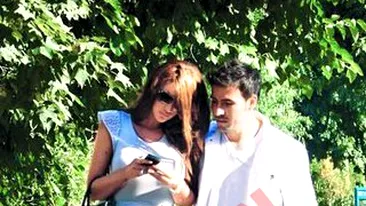 Ii pune Biancai mana pe fund in plina strada