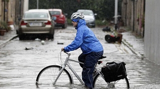 Inundatiile au facut ravagii in Italia, Marea Britanie si Irlanda. Vezi imaginile prapadului!