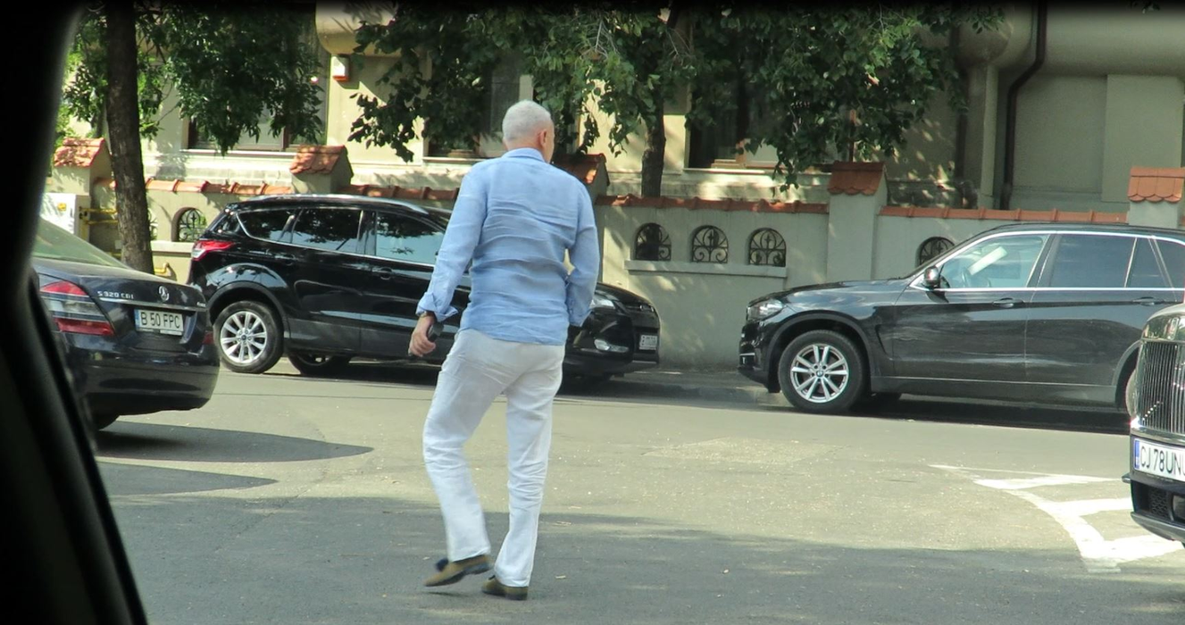”Milionarul singuratic” a întors, din nou, privirile pe străzile Capitalei, cu superbul SUV Rolls Royce