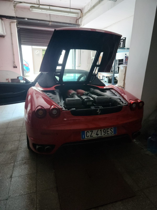 ANAF scoate la vânzare un Ferrari confiscat. Cât trebuie să plătești ca să participi