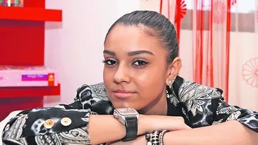 Se resimt lunile in care a lipsit de la scoala. Fiica lui Minune e repetenta la gramatica! Uite ce greseala rusinoasa a facut