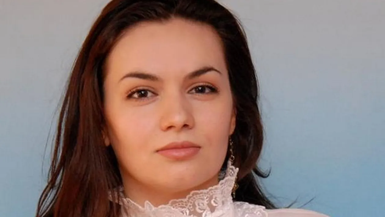 CANCAN te face vedeta! Am gasit-o pe cea mai sexy tocilara din tara! Cum a ajuns Stefania sa picteze inspirata de fizica cuanta