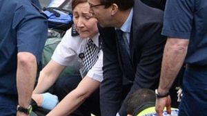 Cine este politicianul care l-a resuscitat pe poliţistul înjunghiat la Londra