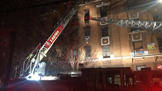 Incendiu soldat cu 12 morţi, printre care un bebeluş, în New York