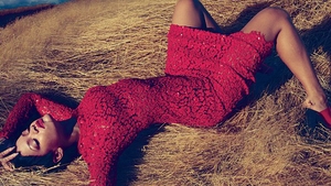 Rihanna, intr-un pictorial provocator! Vedeta dezvaluie detalii despre relatia ei cu Chris Brown!