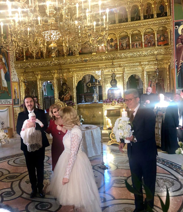 Emoții mari pentru Alessandra Stoicescu! Prezentatoarea TV și-a creștinat astăzi fetița. Cum s-a îmbrăcat nașa Gabriela Firea