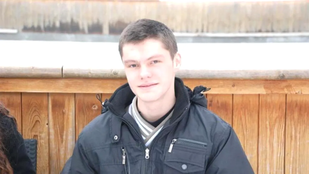 El este elevul genial dintr-un sat din Suceava care a luat argint la Olimpiadă! Face zilnic 50 de kilometri pentru a merge la şcoală