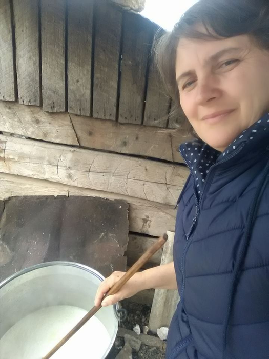 Ana Palincaș și soțul ei au grijă zilnic de 300 de oi