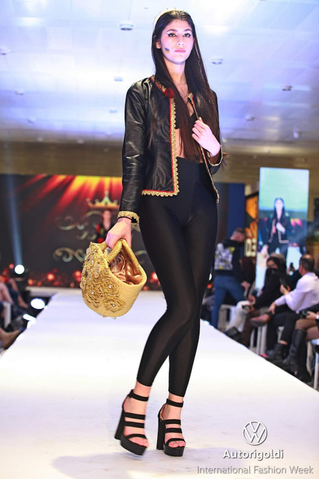 Raisandra, solidară cu poporul ucrainean la “Milano Fashion Week”. Gestul de suflet pe care l-a făcut pe scenă, în timpul defilărilor și reprezentațiilor | FOTO + VIDEO