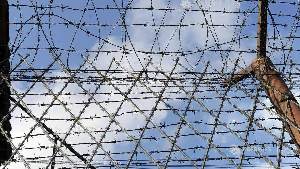 Criză de nervi la Poarta Albă. Un deținut a distrus aproape complet o celulă. Ce au hotărât judecătoarii