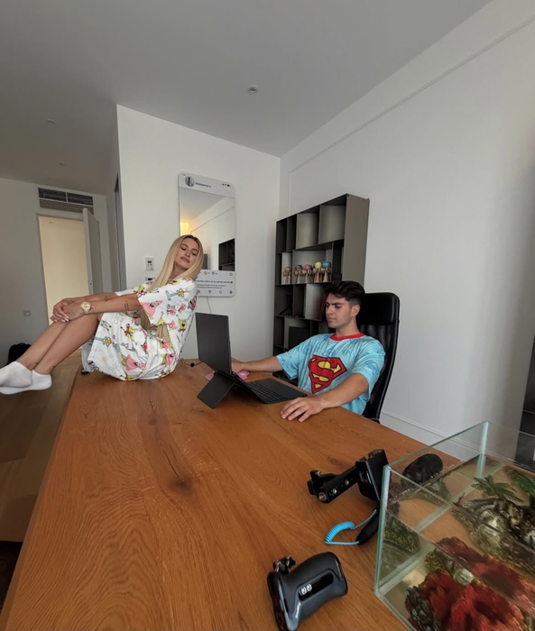 Cum arată penthouse-ul lui Bisoi. Are saună, sală și vedere spre lacul Herăstrău