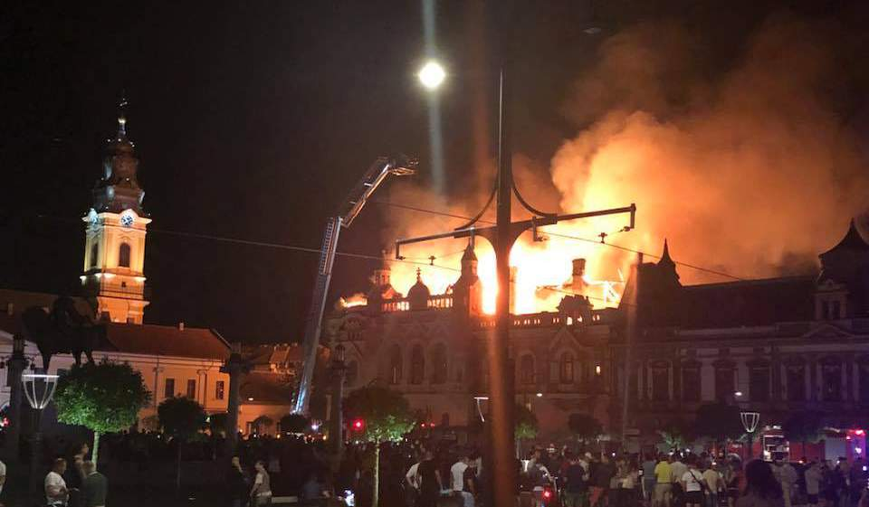 Clipe de infern la Palatul Episcopiei Greco-Catolice din Oradea, după ce a izbucnit un incendiu violent