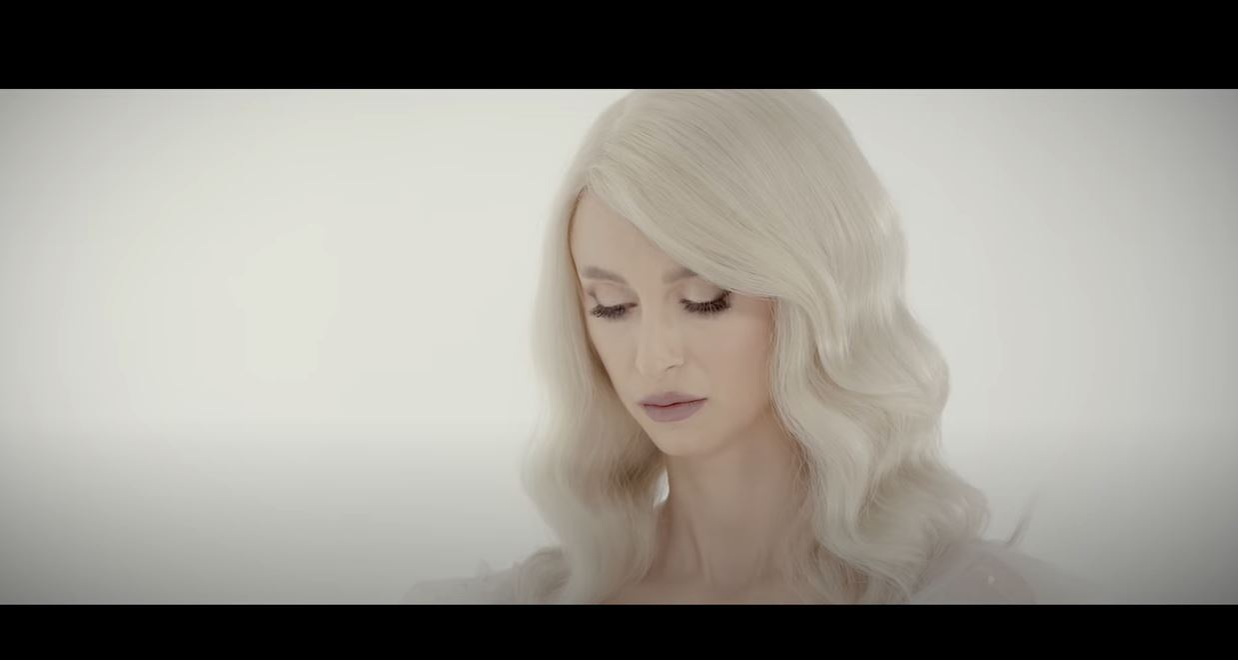 Andreea Bălan, topless în clipul celei mai noi melodii! Anunțul făcut despre piesa “Am crezut în basme”