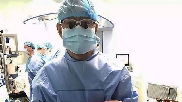 Dumnezeule! Ce au scos medicii din stomacul unui barbat care suferea de constipatie de ani buni