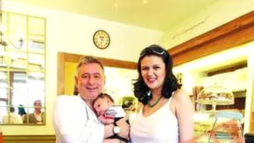 Madalin Voicu si-a scos bebelusul la cafenea