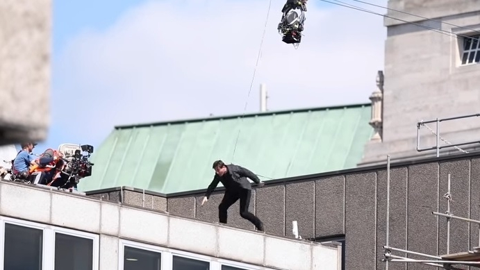 Tom Cruise şi-a fracturat piciorul la filmările pentru Misiune Imposibilă 6! Imagini înfiorătoare cu momentul accidentului