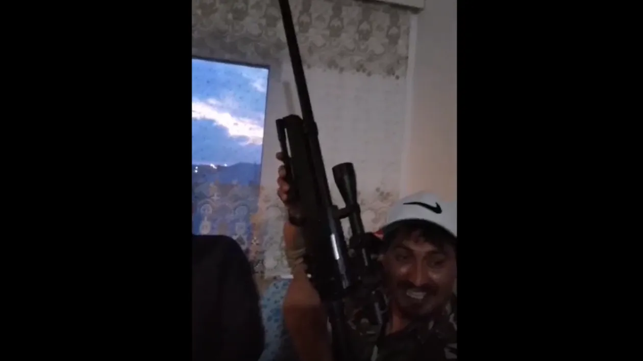Ce amendă a primit un bărbat din Constanța după ce a postat un filmuleț în care apare cu o pușcă în mână