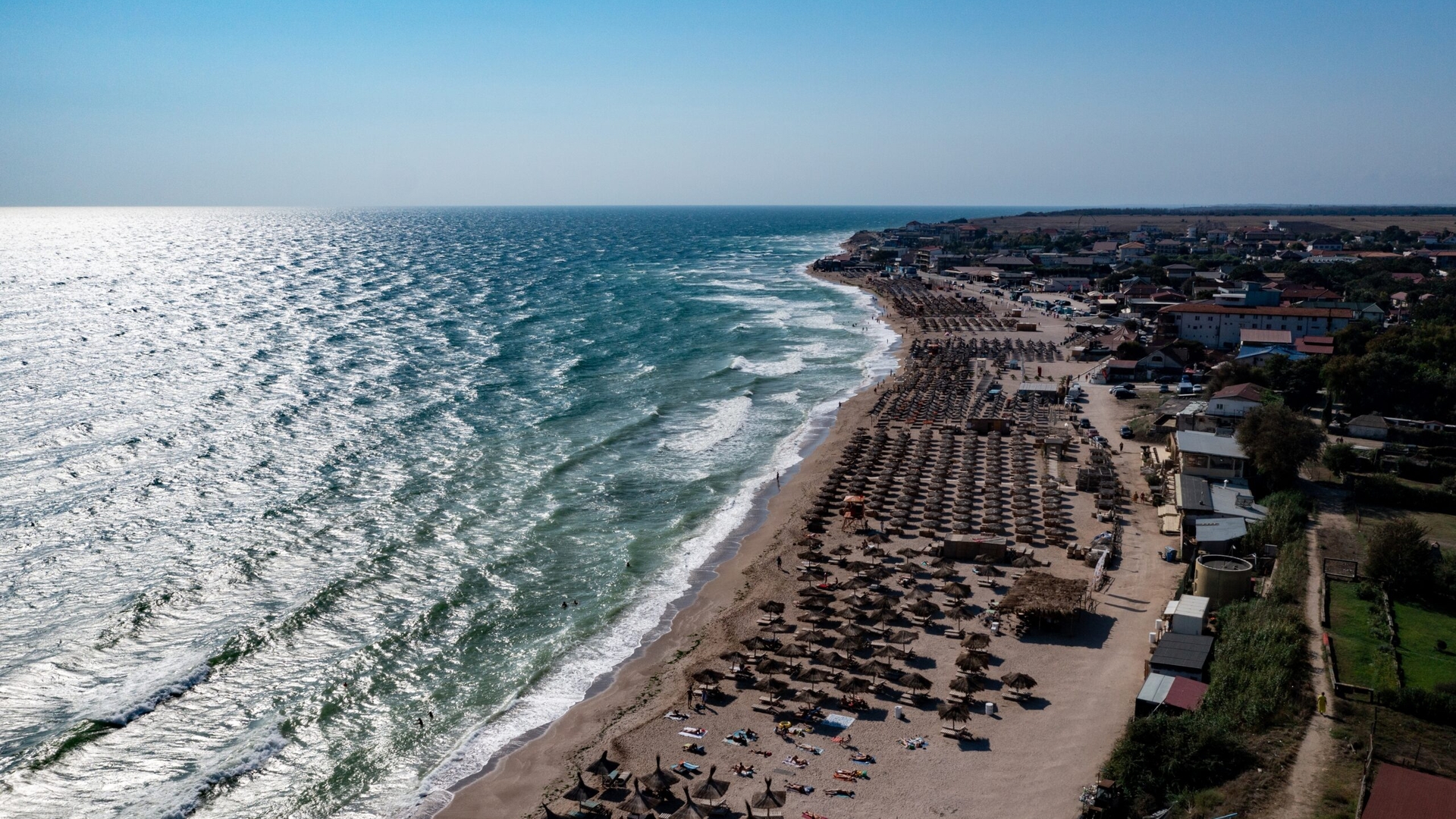 Cât costă o vacanță la mare în luna mai. Tarife reduse în Mamaia, Costinești și Vama Veche