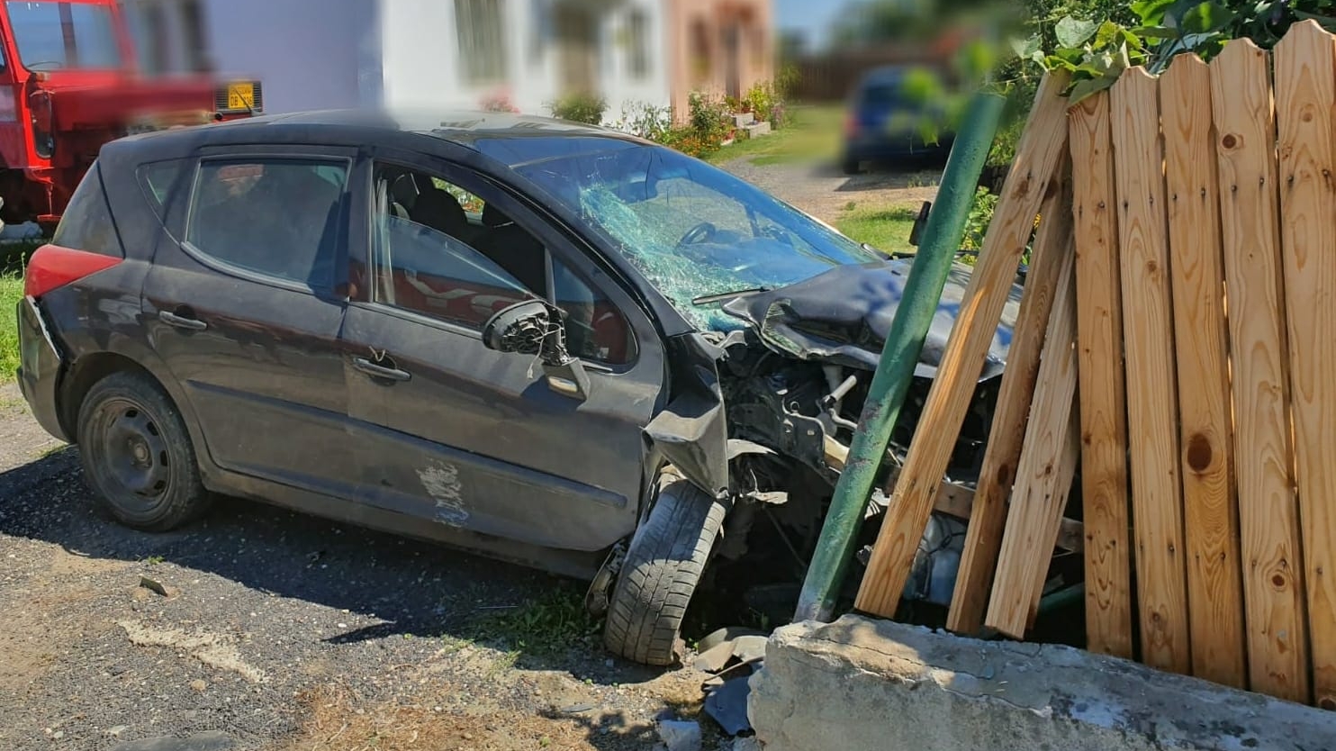 Accident uluitor la Picior de Munte, pe DN 72. Un bărbat ar fi adormit la volan și....