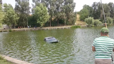Accident misterios langa mallul din Cluj! Porsche Cayenne de 100.000 de euro, cazut in lacul Gheorghieni! Proprietarul e de negasit!