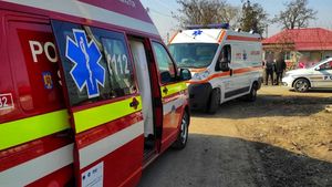 Un șofer începător a provocat un accident grav! O femeie și un copil de 9 luni au fost loviți de un autoturism