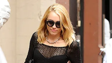 Vezi ce vedeta s-a imbracat ca o curva de pe centura!