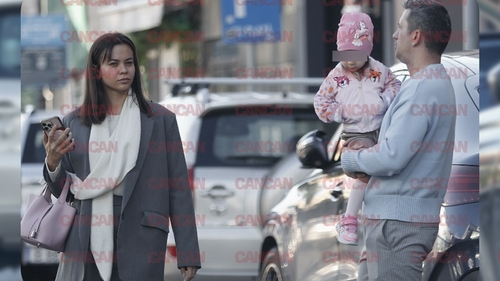 Denisa e șefa la ea-n familie, iar Flick se conformează. “Domnul Rimă”, soțul ideal: cară, conduce și zâmbește!