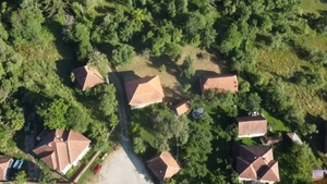 Satul din România care este unic în lume. Turiști de pe întreg mapamondul vin să-l viziteze