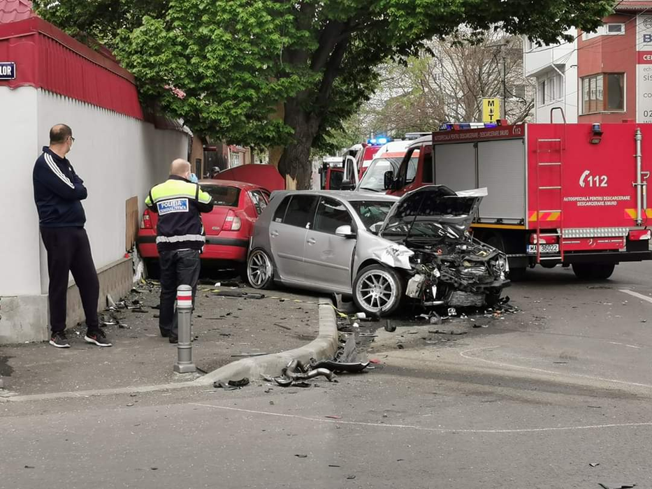 Polițist de la rutieră, rănit în trafic de un șofer grăbit. FOTO