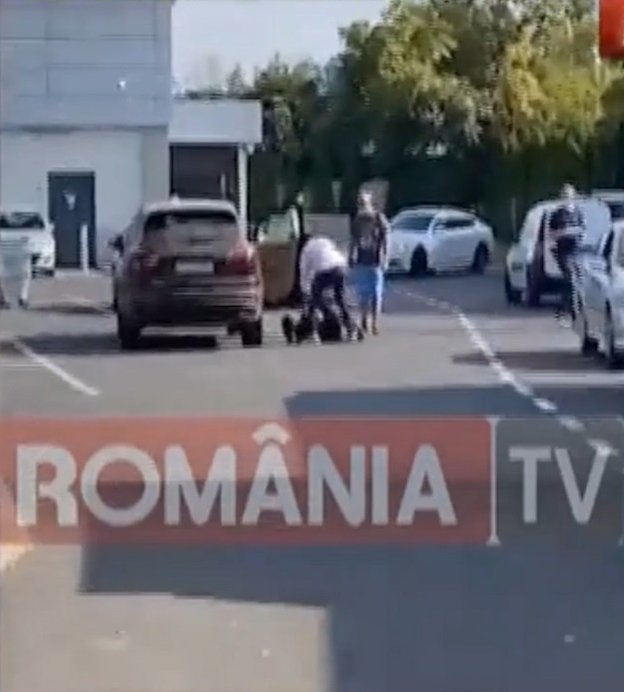 Scene șocante: Brigitte a fost agresată de Pastramă în parcarea unui supermarket