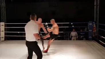 Imagini terifiante. Ce s-a întâmplat la meciul de kick-boxing Tolea Ciumac – Endre. Și-a rupt tibia după câteva secunde! “Am vrut să-l bat, dar nu așa!”