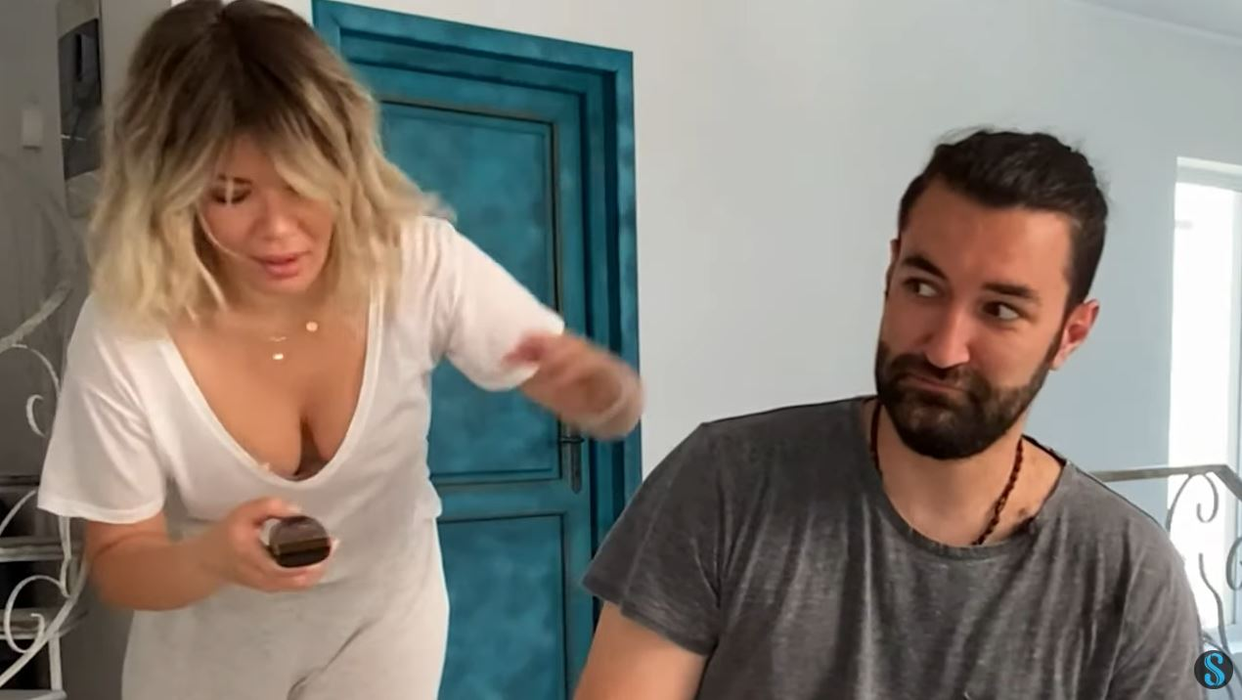 Gina Pistol și Smiley, fotografiați în ipostare tandre! Prezentatoarea de la Antena 1 l-a pipăit într-o zonă intimă pe artist în timp ce erau la o petrecere