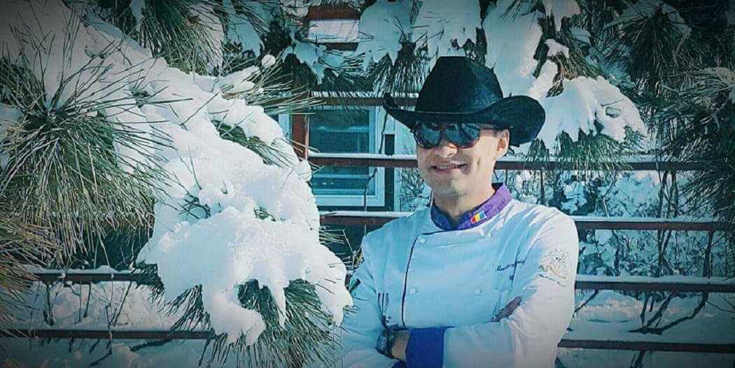 Marian îşi poartă cu mândrie pălăria de peruan