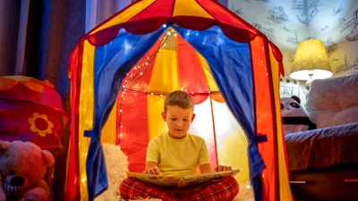 Doar 15 minute pe zi: cum lectura cu voce tare rescrie conexiunile din creierul copilului