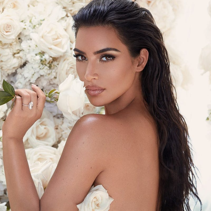INCREDIBIL! Cum arată mega frigiderul lui Kim Kardashian în carantină! Vedeta de la Hollywood și-a creat un magazin alimentar în propria casă. VIDEO