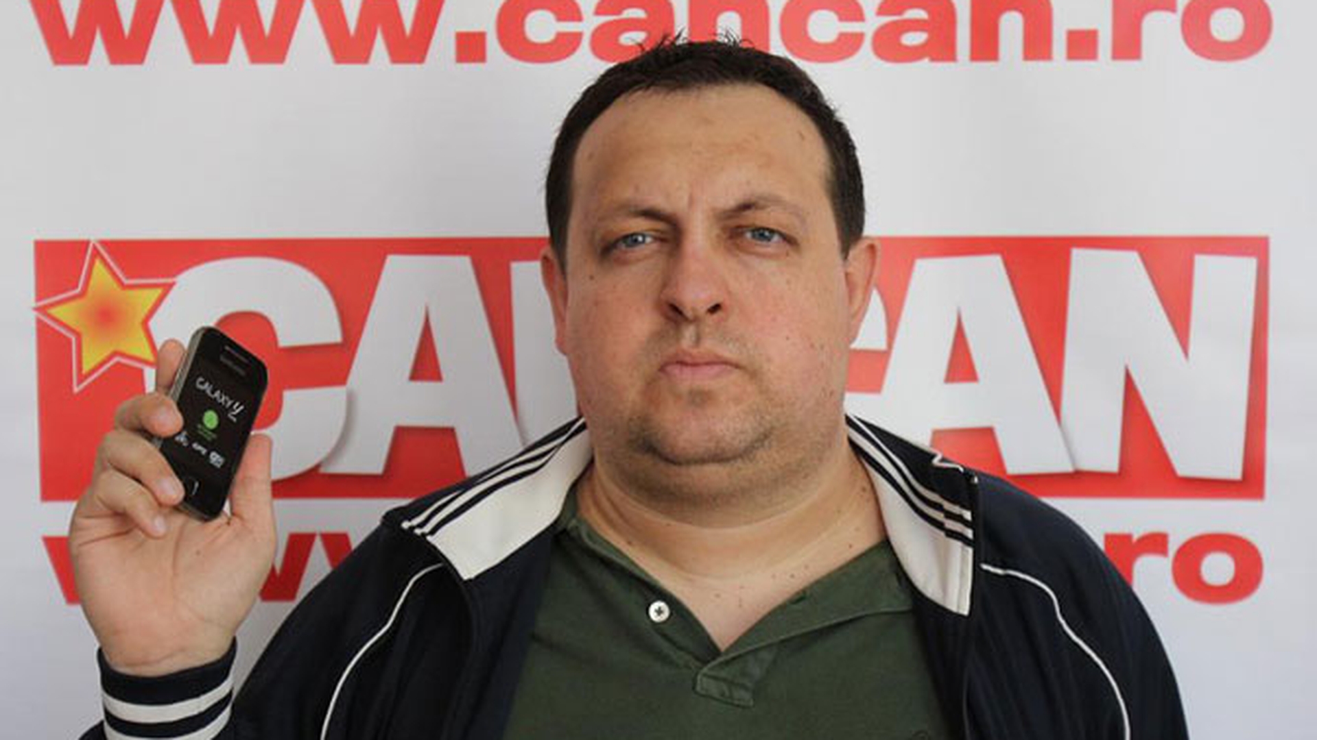 Nerabdator, cum a auzit ca a castigat un telefon de la CANCAN, a venit imediat sa-l ridice! Promotia continua, au mai ramas 24 de telefoane!