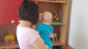 Povestea impresionantă a mamei eroine minore de la Iași. Abandonată de toată lumea, fata a reușit să își refacă viața