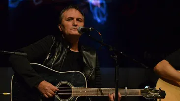 Toată lumea îl ştie pentru hitul „Iarba verde de acasă”. E incredibil de ce şpagă e acuzat îndrăgitul cântăreţ