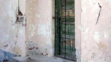 CADE TAVANUL PESTE ELEVI! Trei scoli din Vaslui vor fi inchise!