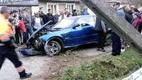 Accident spectaculos în Caraş Severin! A încercat să evite un motoscuter, dar a intrat într-un stâlp. Cum s-a încheiat totul